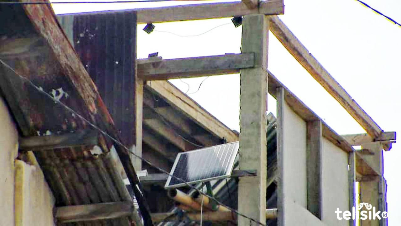 Rumah Warga di Bombana Diterpa Angin Puting Beliung