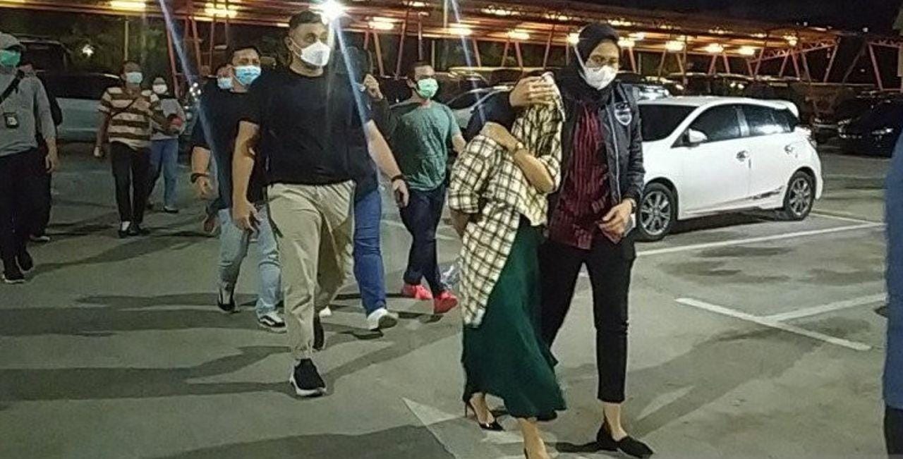 Siapa Artis TA? Ditangkap Saat Kencan di Hotel Bersama Pria