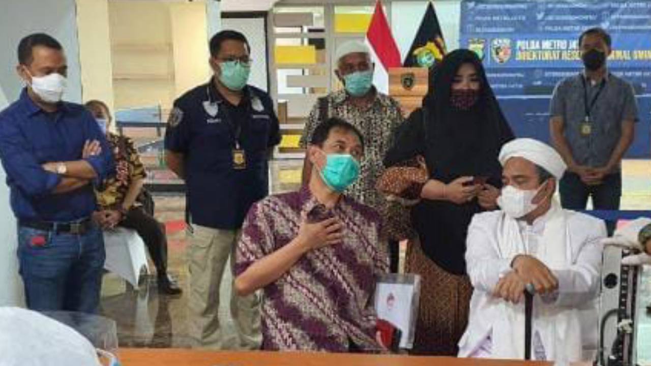 Tepati Janji, Habib Rizieq Shihab Akhirnya Tiba di Markas Polda Metro Jaya