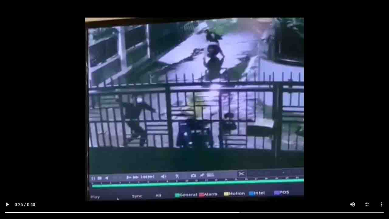 Terekam CCTV, Ibu Rumah Tangga di Makassar Dibegal hingga Tangannya Ditebas