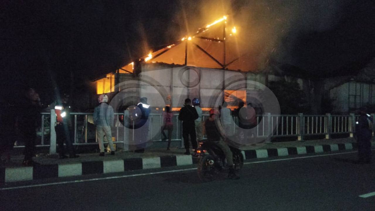 Malam Pergantian Tahun, Ruko di Kota Lama Terbakar