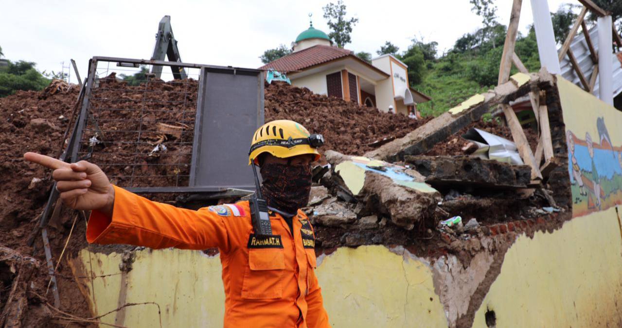 28 Korban Meninggal Berhasil Ditemukan Tim Gabungan Pasca Longsor Sumedang