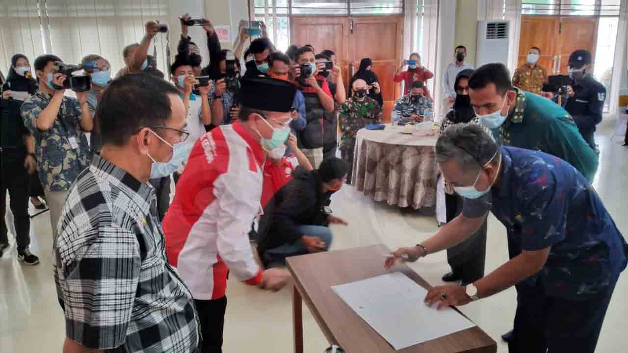 BLK Kendari Serahkan Hasil Pelatihan Tanggap COVID-19 ke Puluhan Sekolah