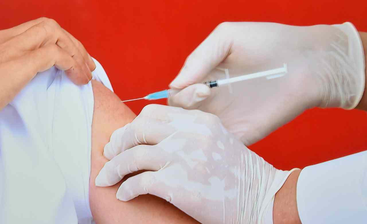 132.525 Tenaga Kesehatan Telah Divaksinasi COVID-19