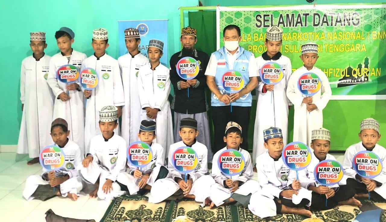 BNN Sultra Edukasi Ratusan Anak Pesantren Bahaya Narkoba