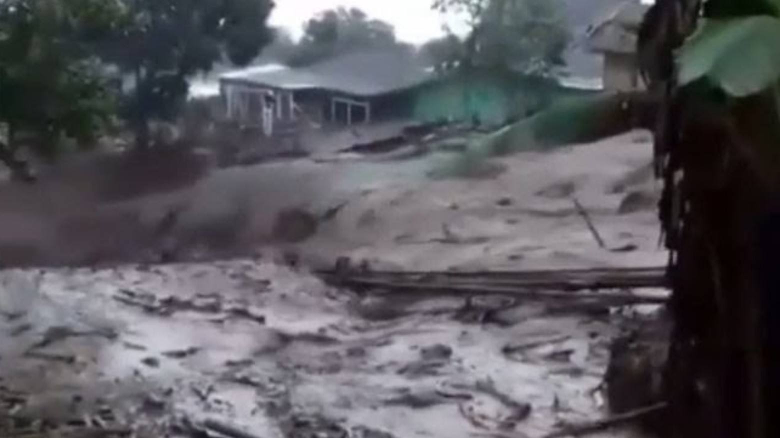 Bogor Diterjang Banjir Bandang yang Disertai Longsor