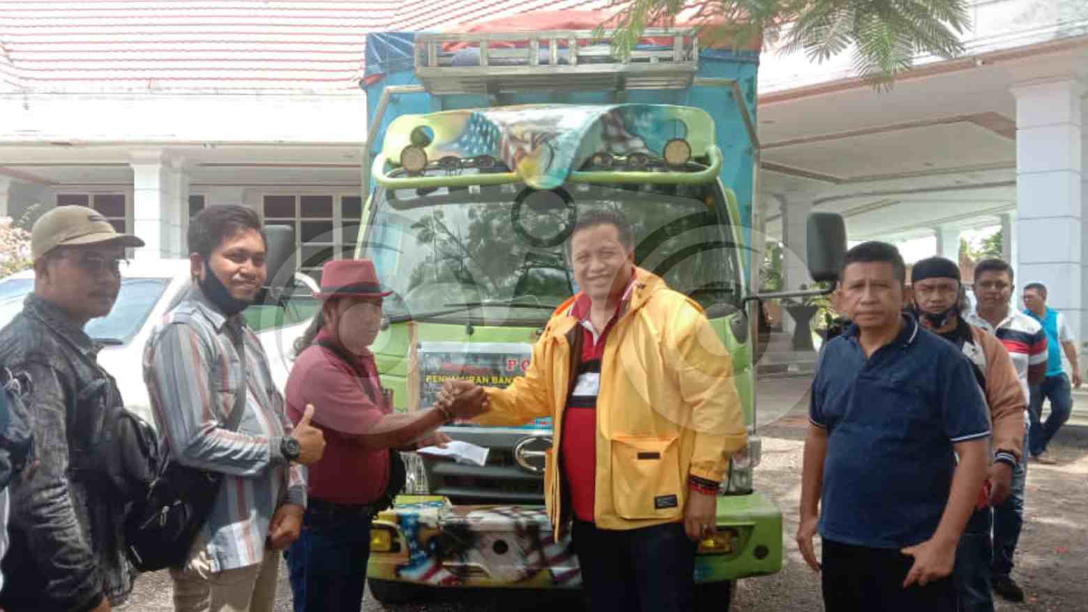 Bupati Muna Lepas Bantuan dan Relawan ke Sulbar