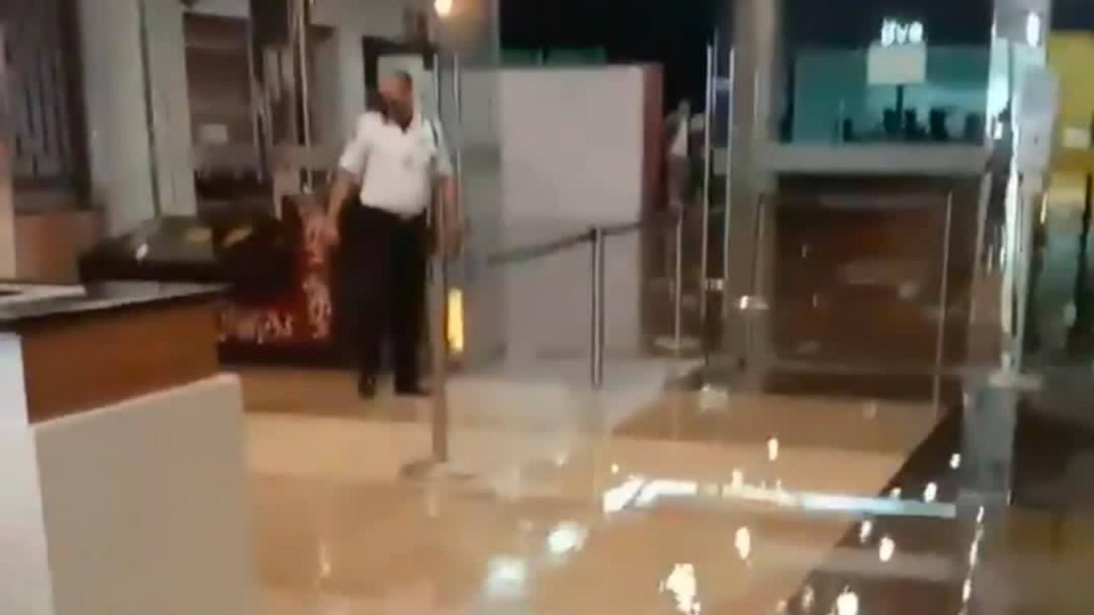 Detik-detik Air Masuk Mall, BMKG Sebut Ada Kombinasi Bencana Mengkhawatirkan