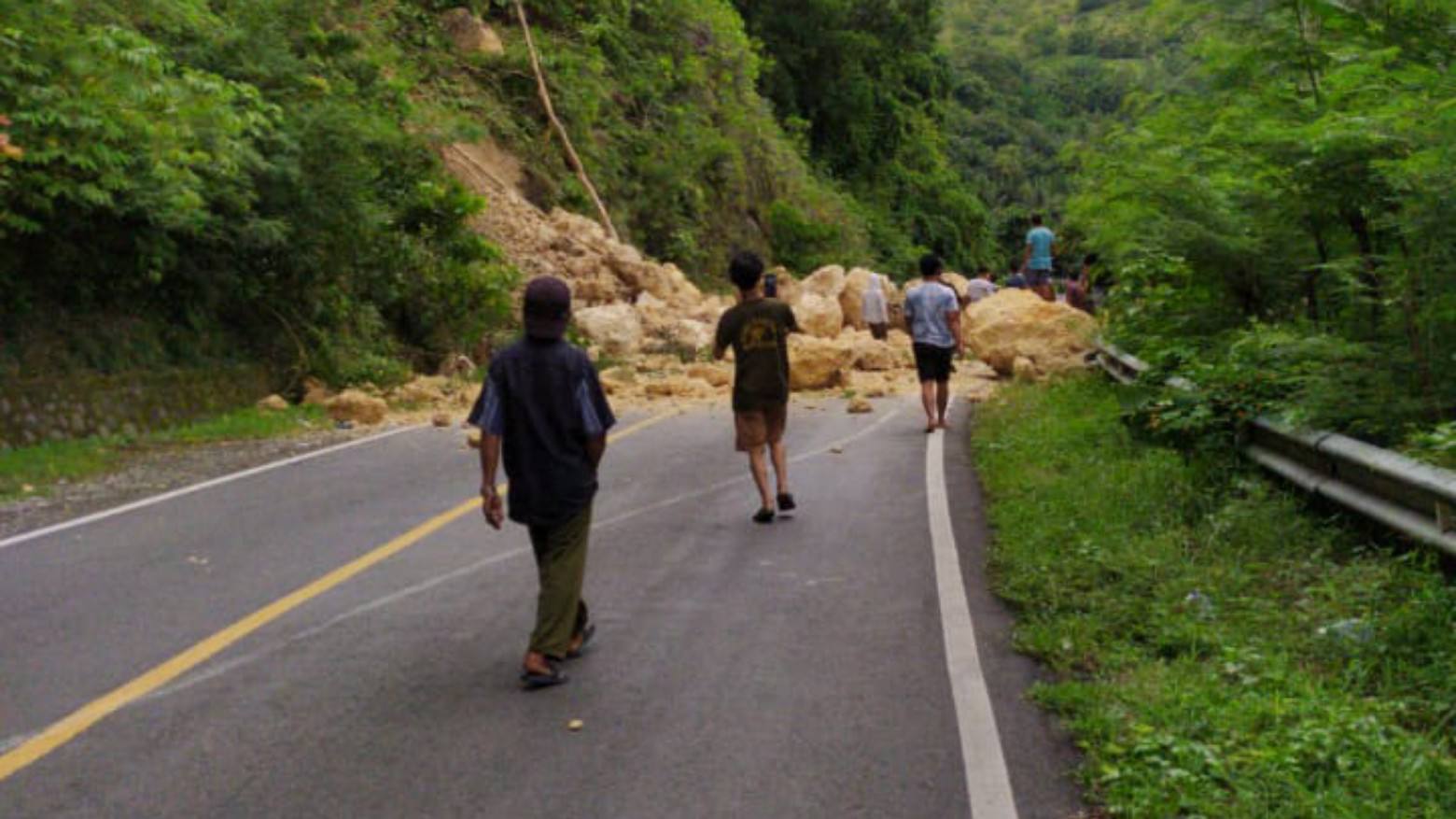 Gempa di Sulbar, Waspadai Tsunami Warga Berlarian ke Dataran Tinggi