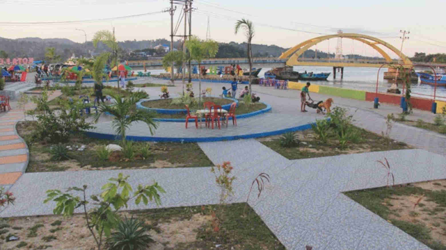 Jaga RTH di Kawasan Jembatan Bungkutoko, DLHK Kendari Siagakan Dua Petugas