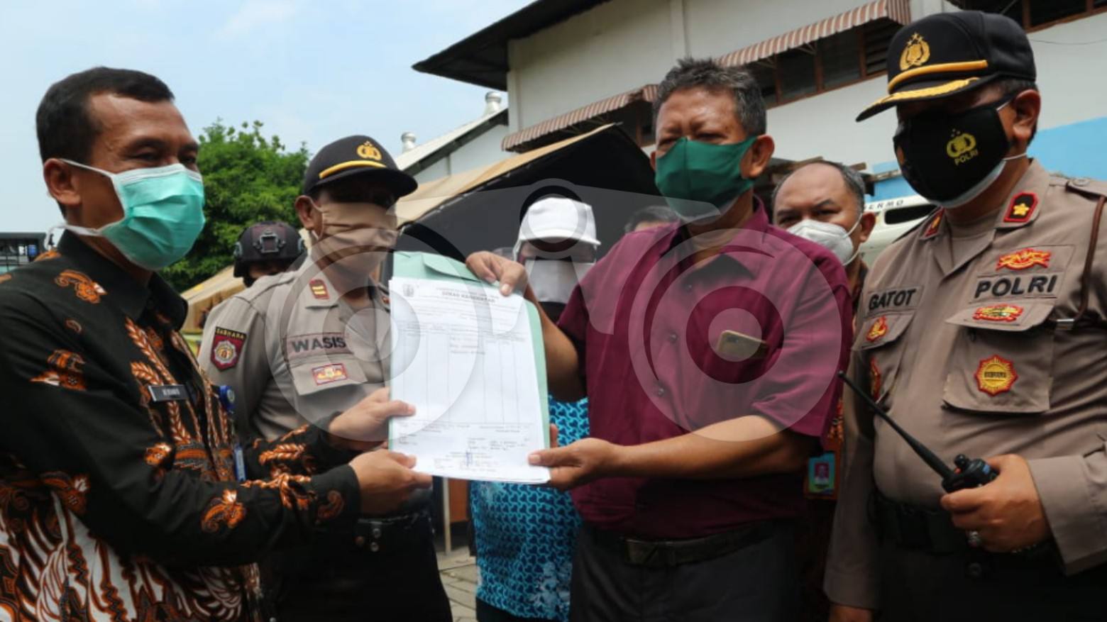 Keterbatasan Tempat, Separuh Vaksin COVID-19 Didistribusikan ke Surabaya Raya