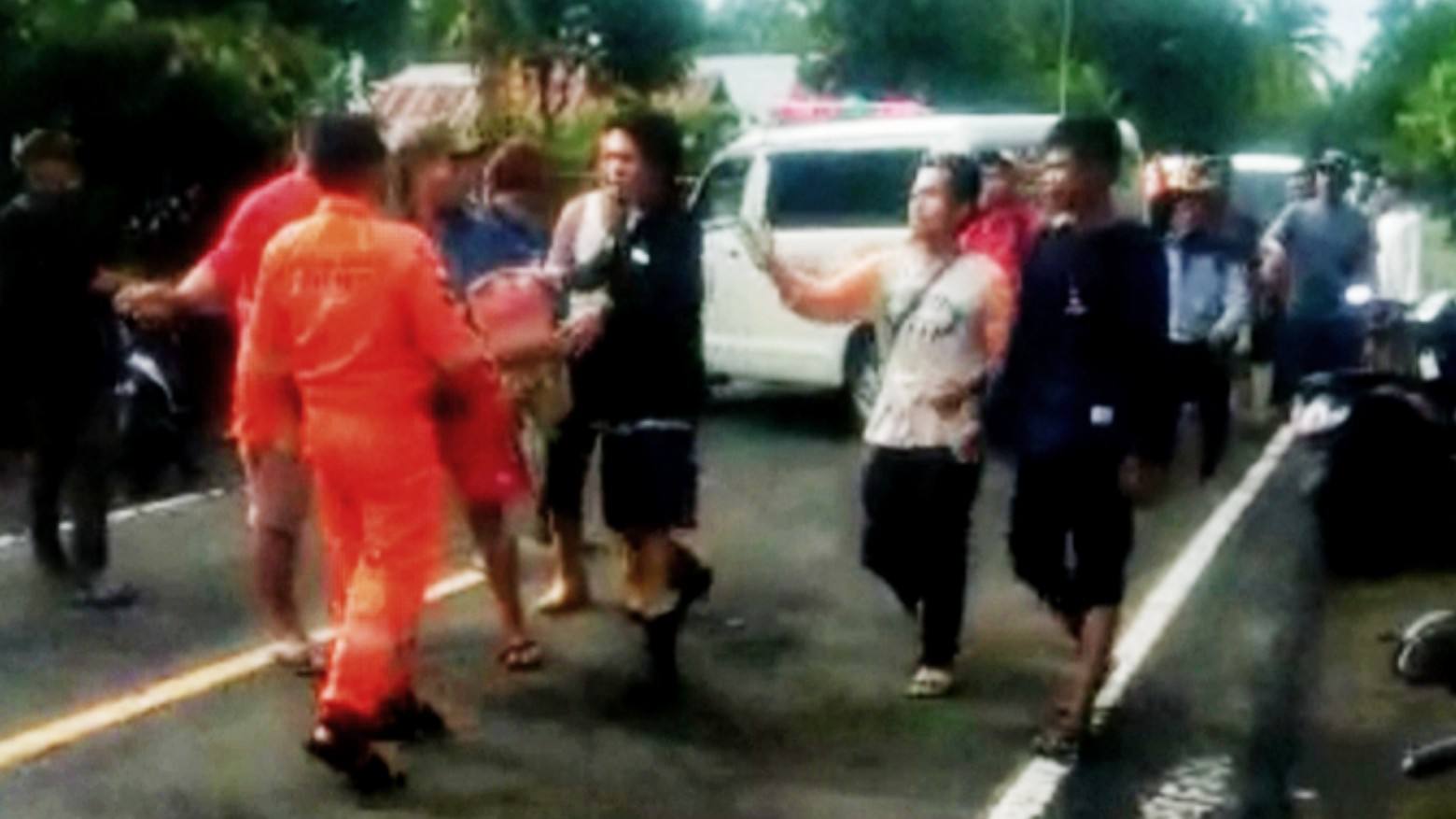 Mobil Pengantar Bantuan Logistik ke Mamuju Dihadang Warga dan Mencoba Menyerang Relawan