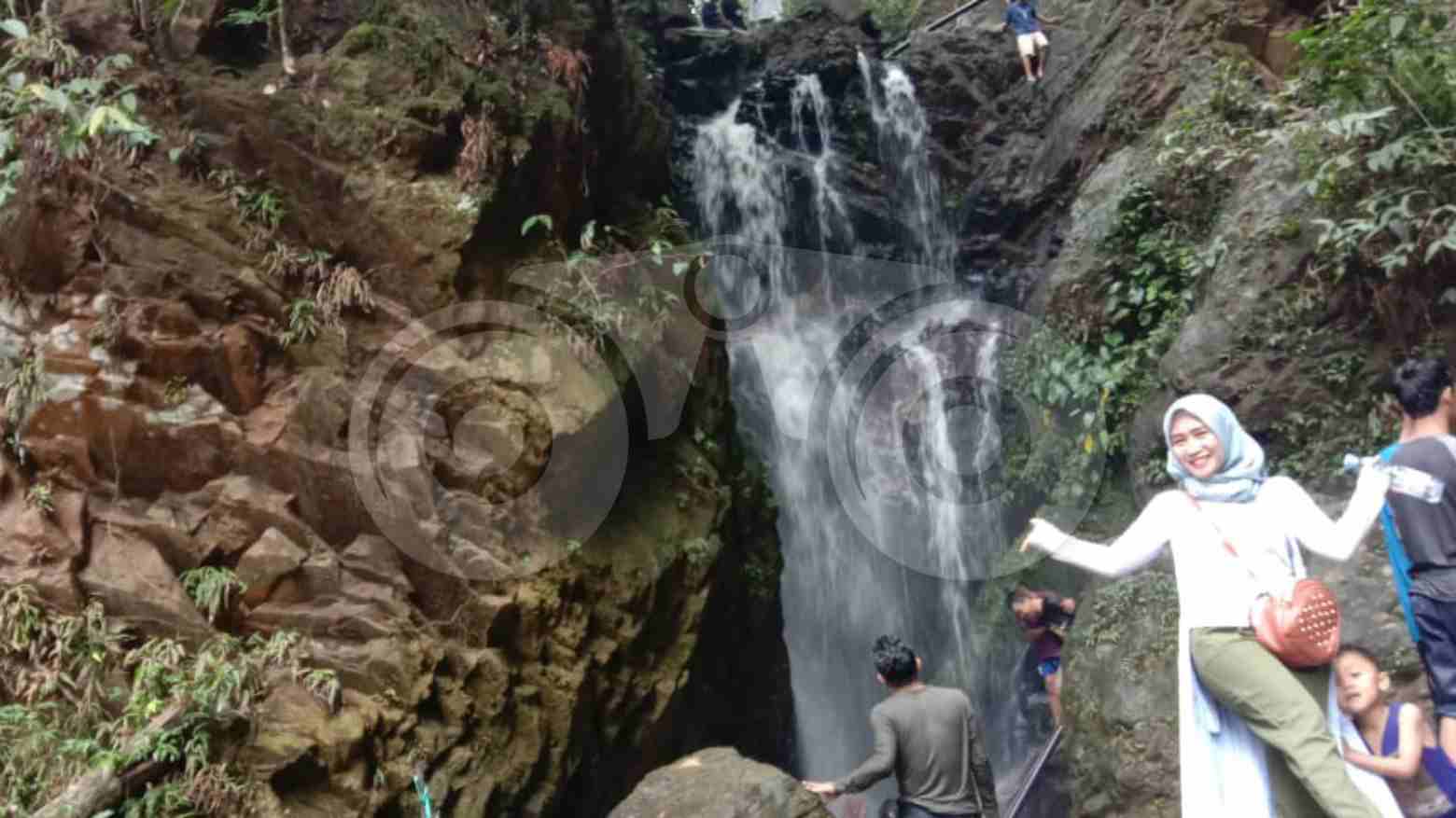 Permandian Kumapodahu dengan Tiga Titik Air Terjun