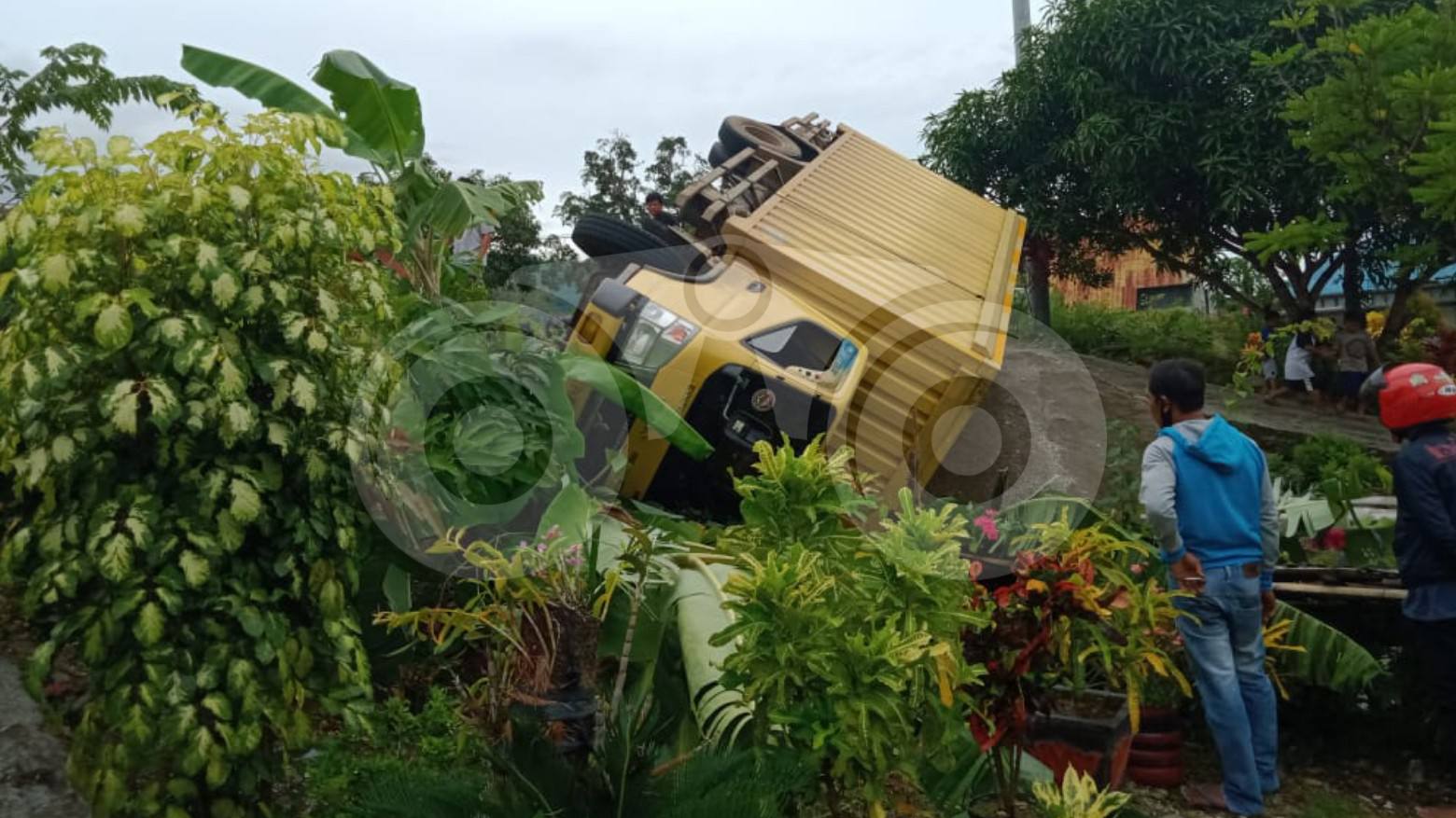 Rem Blong, Mobil Box Pengangkut Sari Roti Masuk Jurang