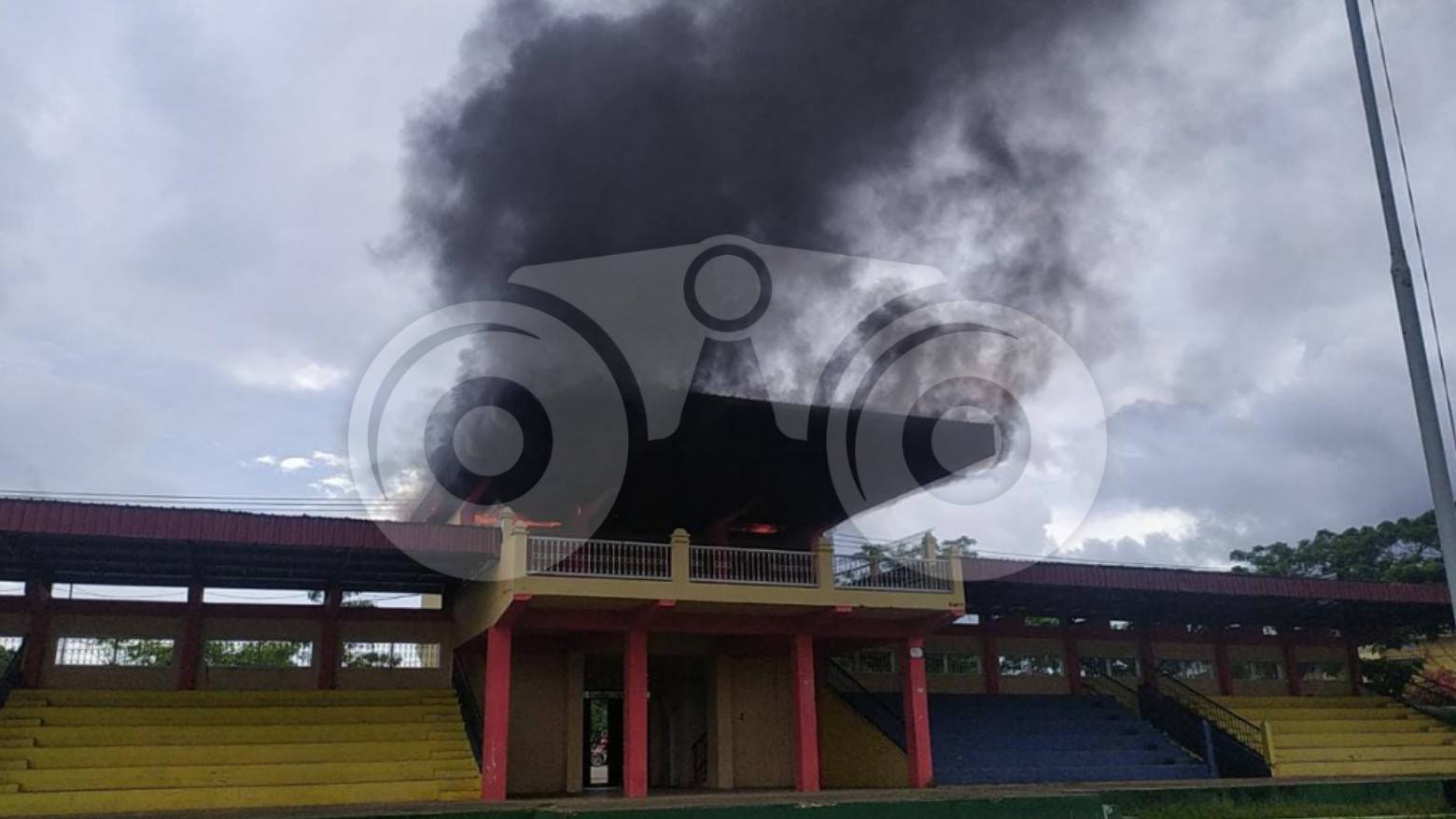 Tribun Stadion Betoambari Terbakar