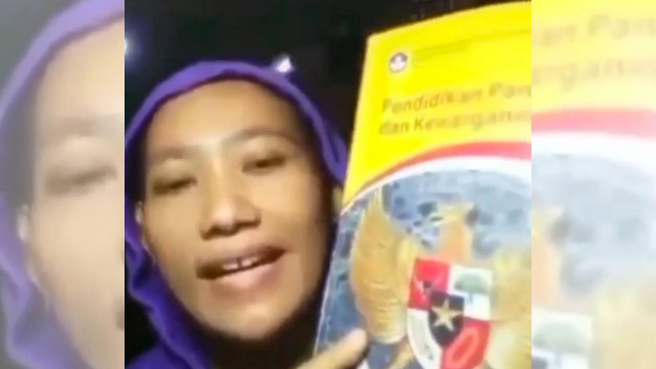 Wanita Ini Sebut Pancasila Pantas Diinjak-injak