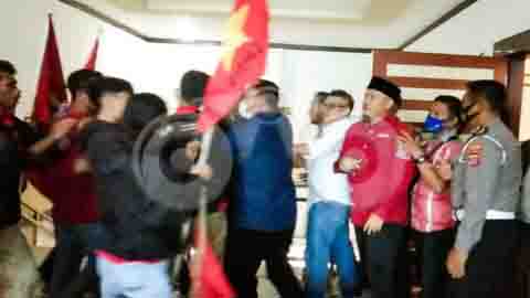 Terobos Gedung Dewan, LMND Genjot Pengesahan RUU PKS