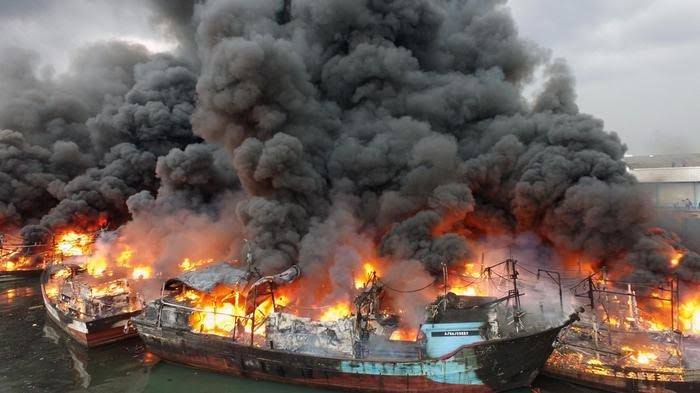Akibat Puntung Rokok, 5 Unit Kapal di Batam Ludes Terbakar