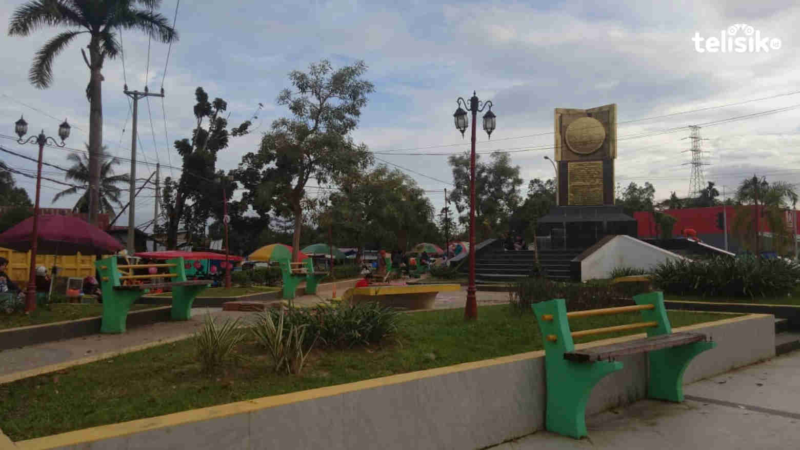 DLHK Libatkan Pedagang Rawat Taman Gerbang Batas Kota Kendari