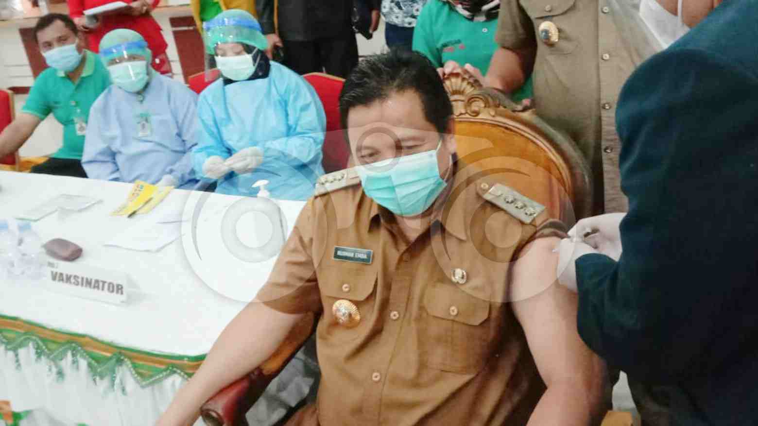 Menjadi Orang Pertama Divaksin, Rusman Merasa Lebih Bugar