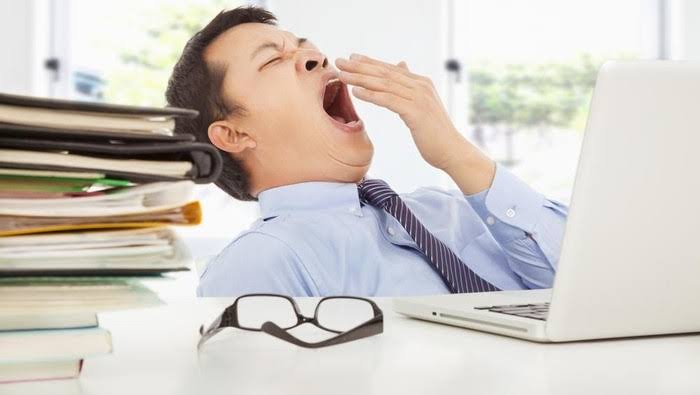 Merasa Mengantuk Setelah Makan Siang? Kenali Penyebabnya