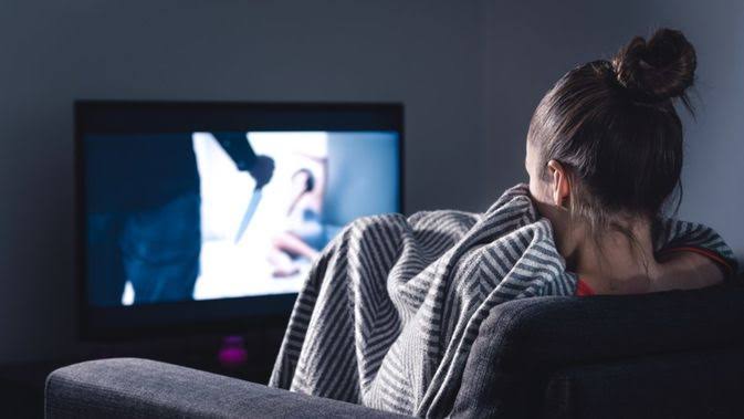 Mistik: Benarkah Nonton Film Horor Bikin Hantu Datang?