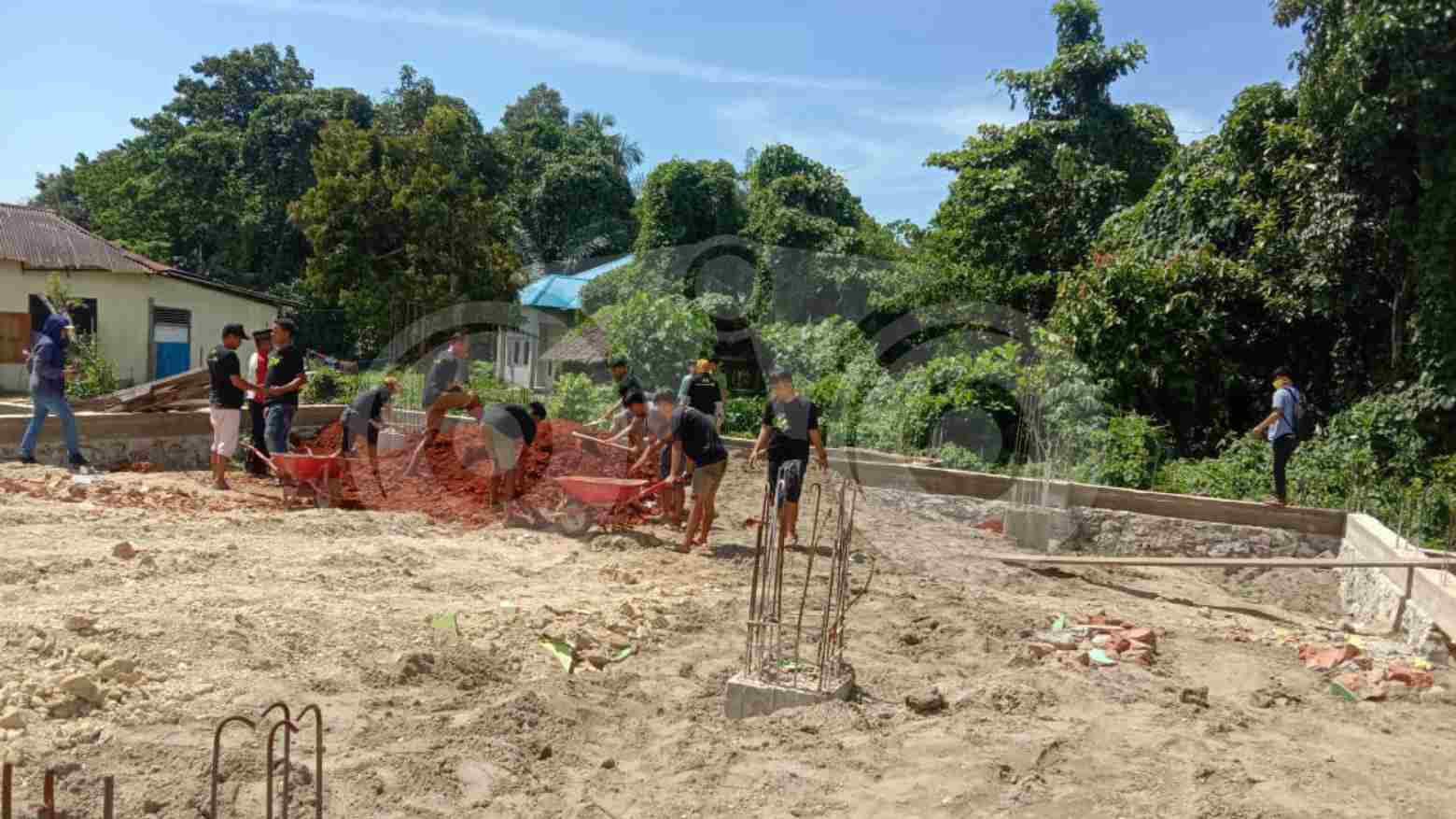 Pengerjaan Timbunan Masjid di Konawe Dibantu Relawan ASR