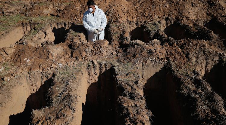 TPU Punggolaka Tambah Puluhan Lubang Kubur untuk Jenazah COVID-19