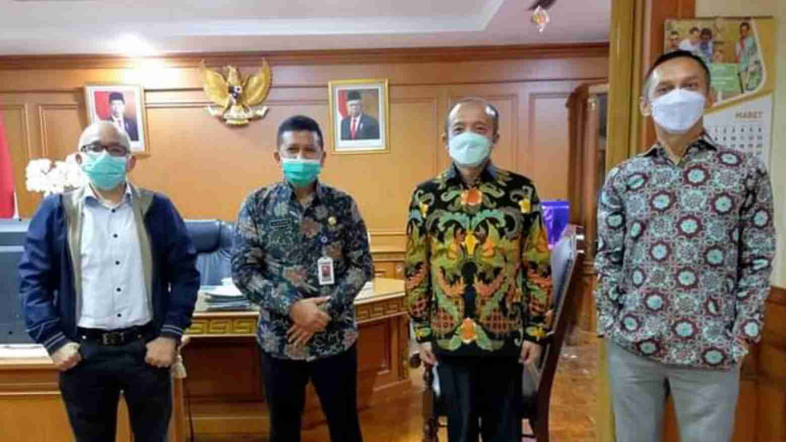 8 Maret Menteri Lingkungan Hidup Tanam Jati di Muna