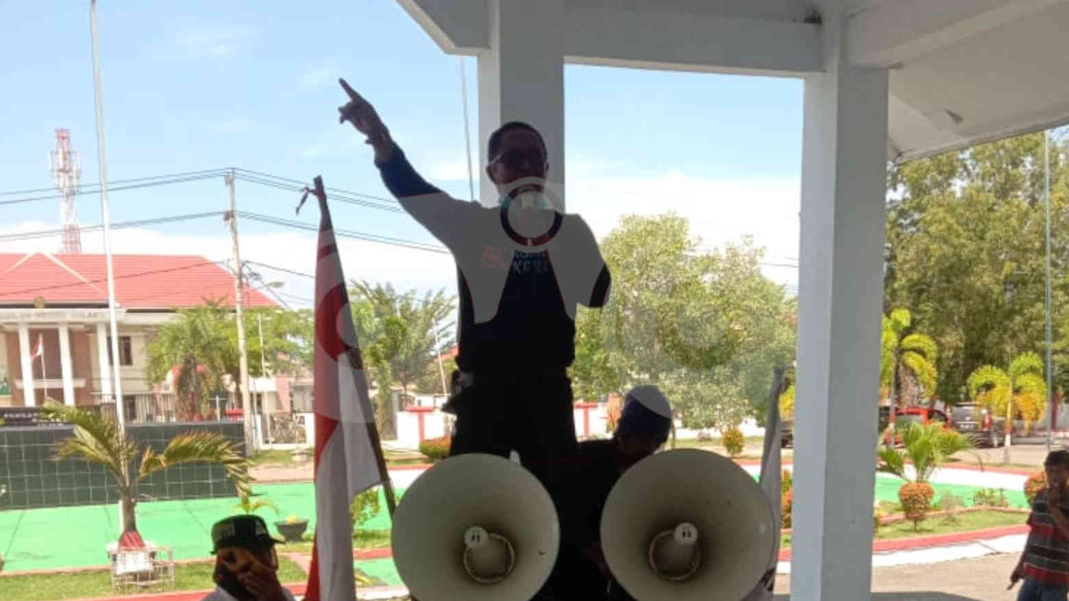 Aksi Damai LSM dan Ormas Kolaka Tuntut Langkah Hukum Terhadap Kades Wowa Tamboli