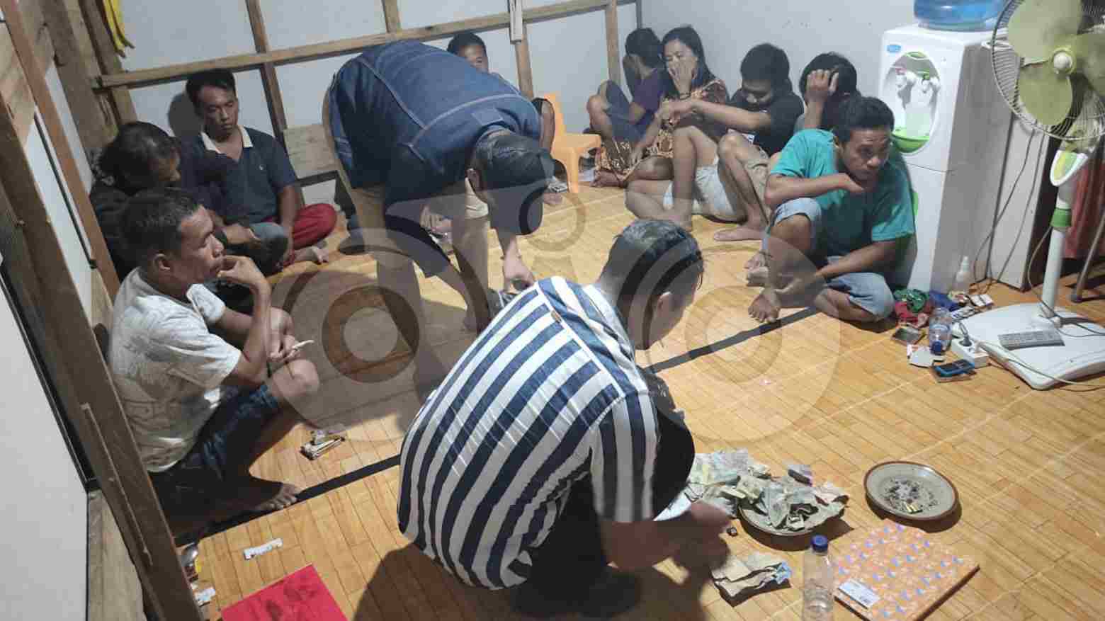 Asyik Main Judi, 9 Orang Termasuk Dua Perempuan Diamankan Polisi