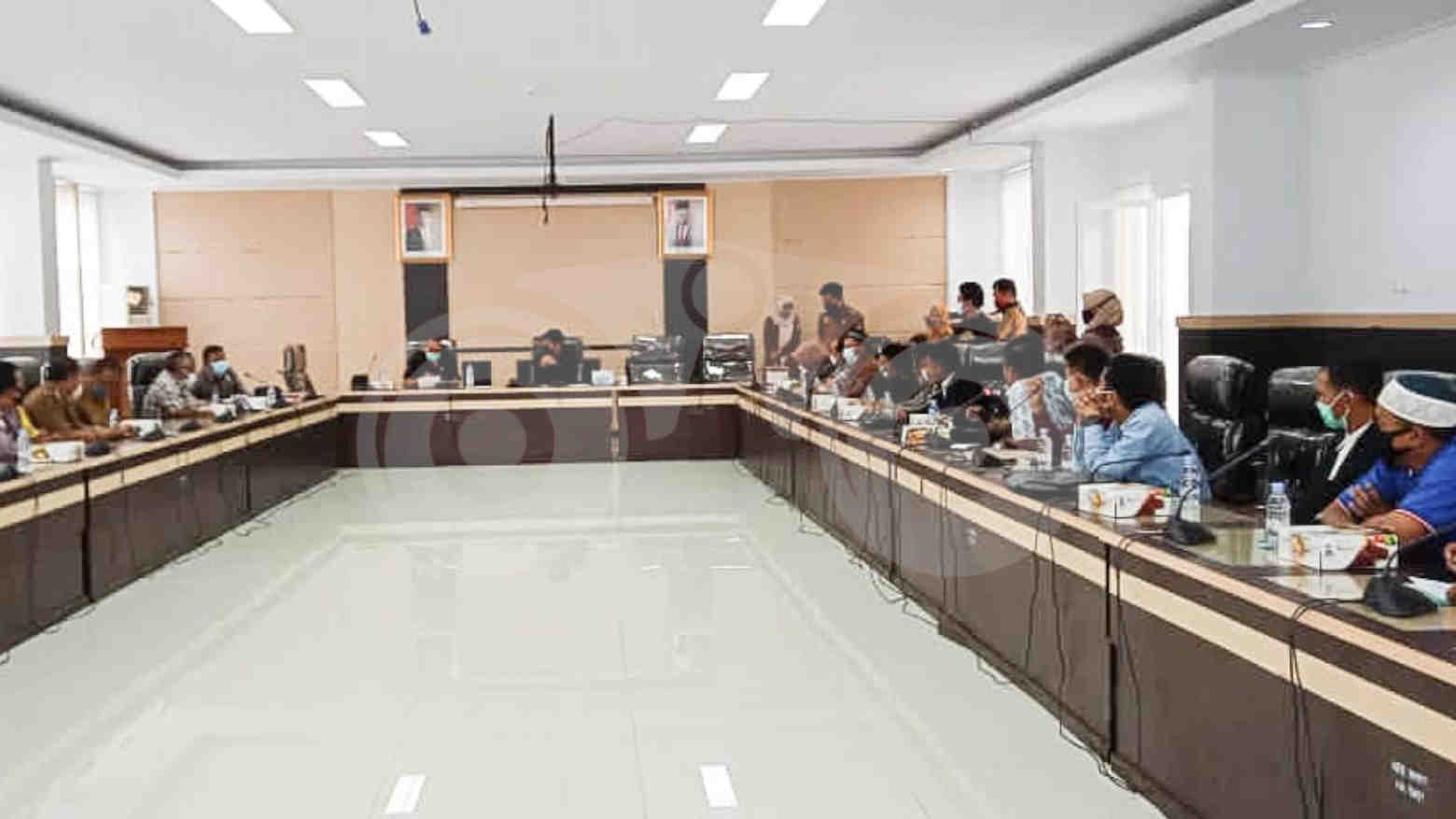 Dewan Geram Camat Puuwatu Tak Hadir Hearing Sengketa Lahan Warganya