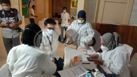 Dukung Program Pemerintah, 40 Pejabat UHO Divaksin COVID-19