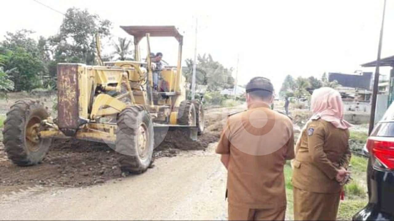 Jalan Poros Penghubung Ladongi-Tirawuta Mulai Diaspal