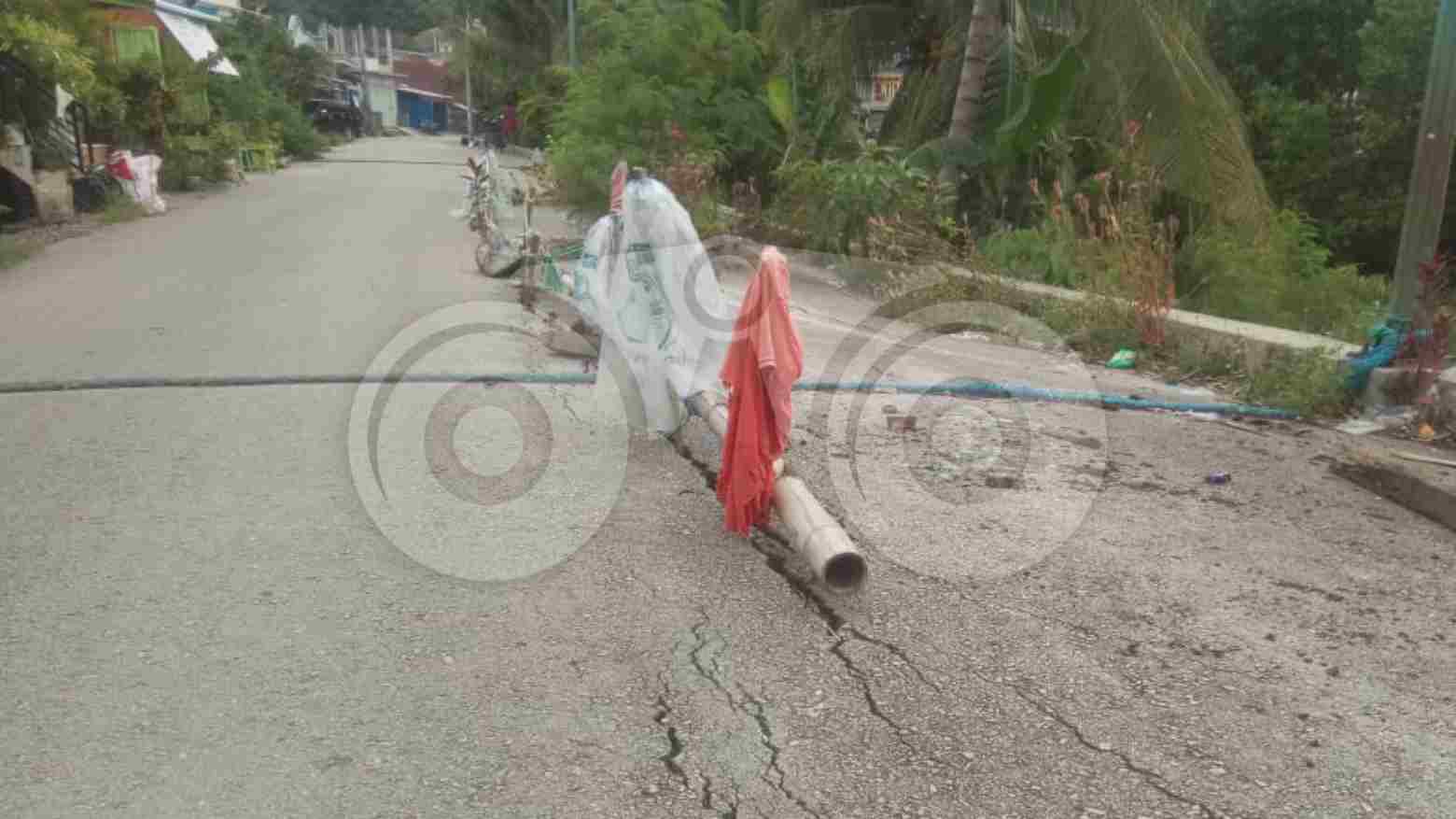 Jalan Tanggul di Bataraguru Baubau Retak dan Rawan Amblas