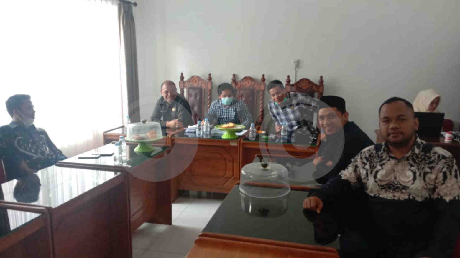 Kadikbud Muna Absen, RDP Ditunda