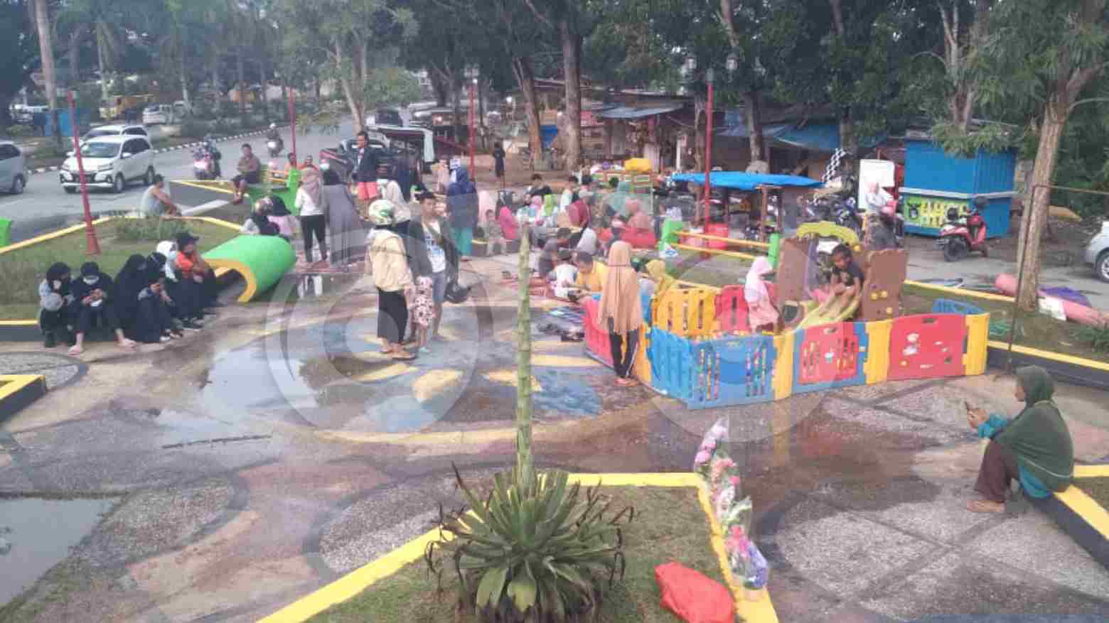 Meraup Untung dari Somay di Batas Kota