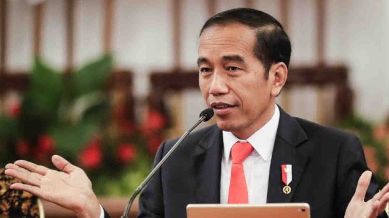 Meski Haram, Jokowi Pastikan Semua Pesantren di Jatim akan Terima Vaksin AstraZeneca