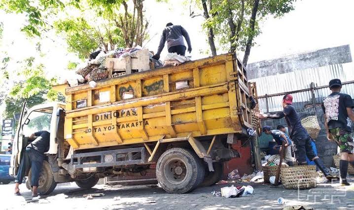 Penambahan Sembilan Armada Pengangkut Sampah di Kendari Masuk Tahap Lelang