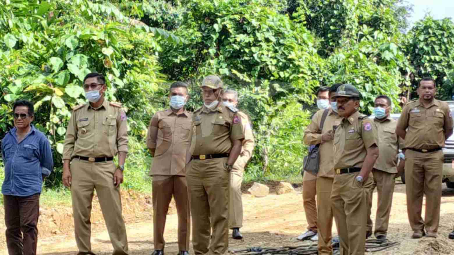 Ridwan Zakariah-Ahali Tinjau Jalan Kecamatan Bonegunu dan Kambowa