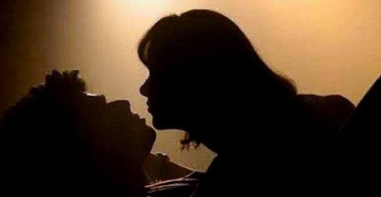 Sepasang Remaja Nekat Bercinta di Kafe Ramai Pengunjung