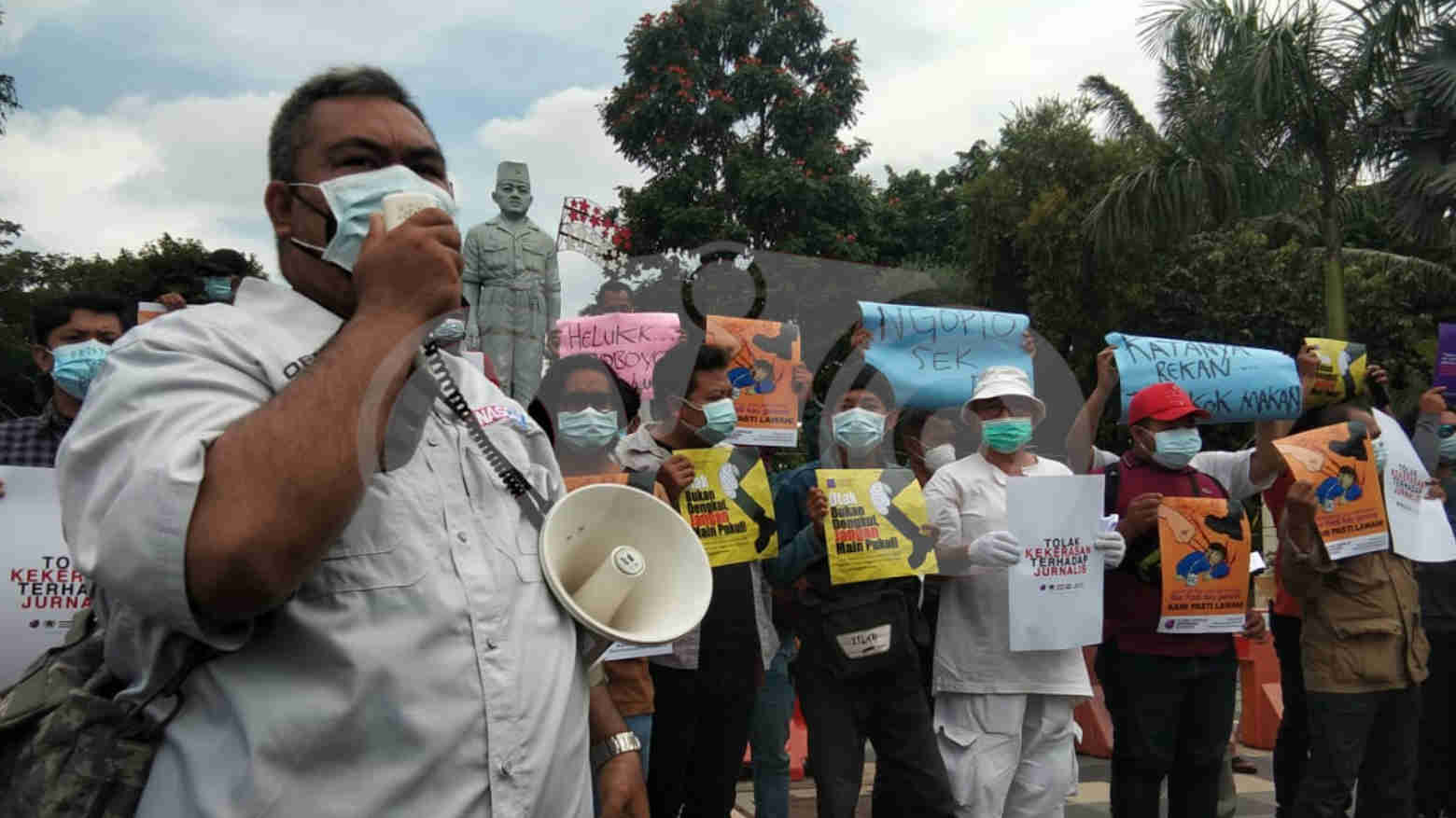 Solidaritas Kekerasan untuk Jurnalis Tempo Nurhadi, Jurnalis se-Surabaya Gelar Demo