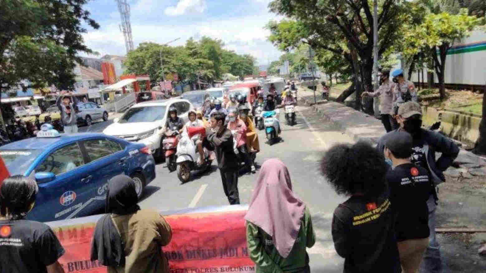 Tujuh Mahasiswa di Makassar Unjuk Rasa Tolak Kedatangan Jokowi