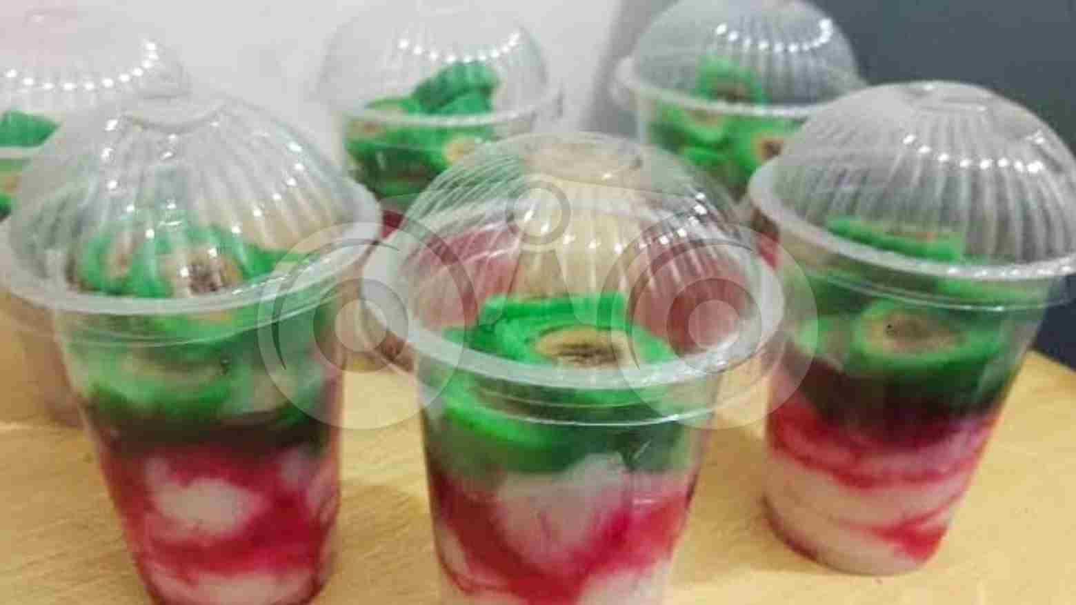 Es Pisang Ijo Jadi Dagangan Favorit di Bulan Puasa