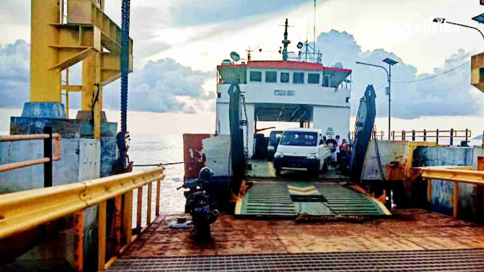 Ini Tarif dan Jadwal Keberangkatan Feri KMP Madidihang Rute Dongkala-Kasipute
