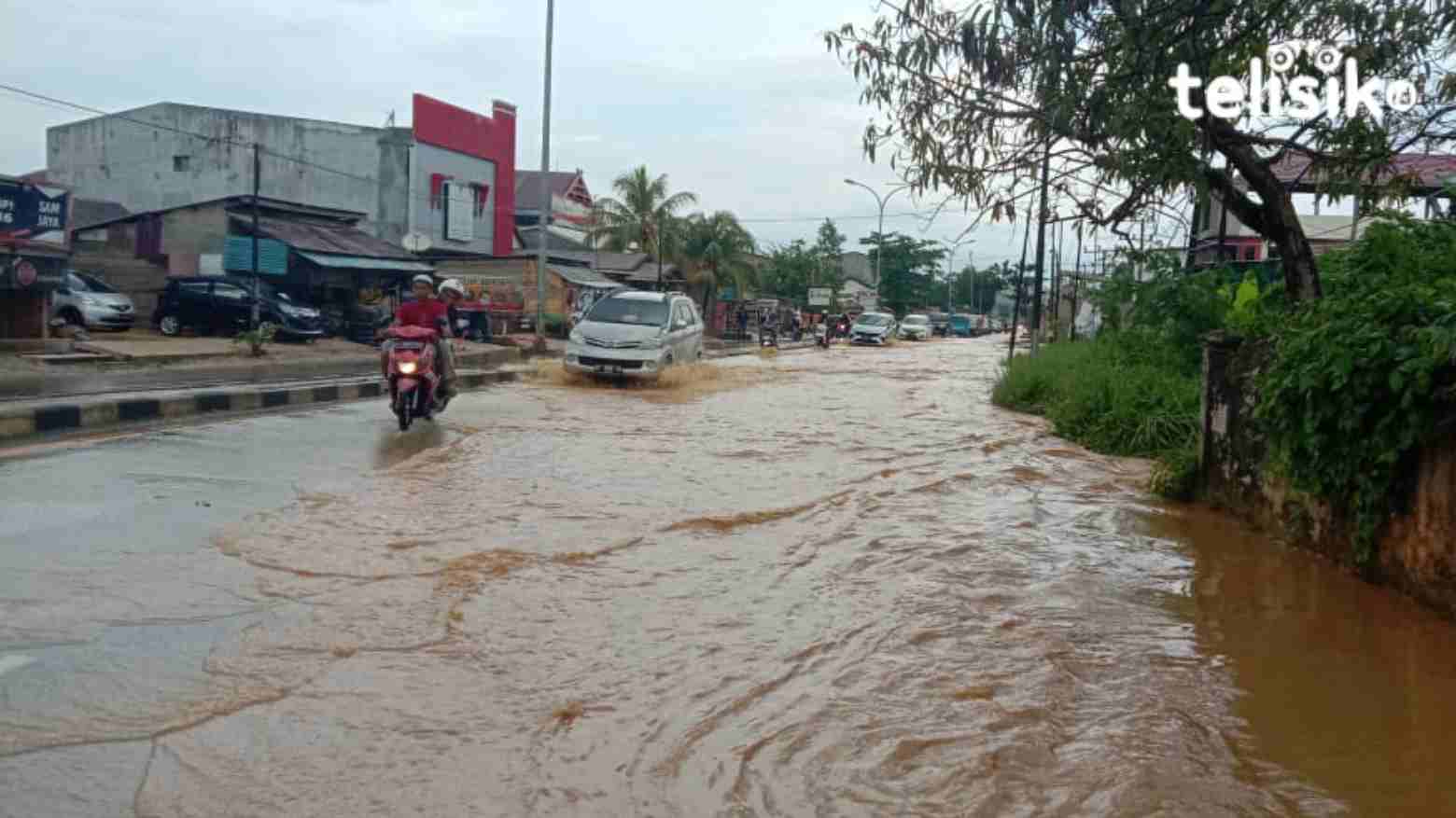 Jalan Poros di Kendari Ini Jadi Langganan Banjir