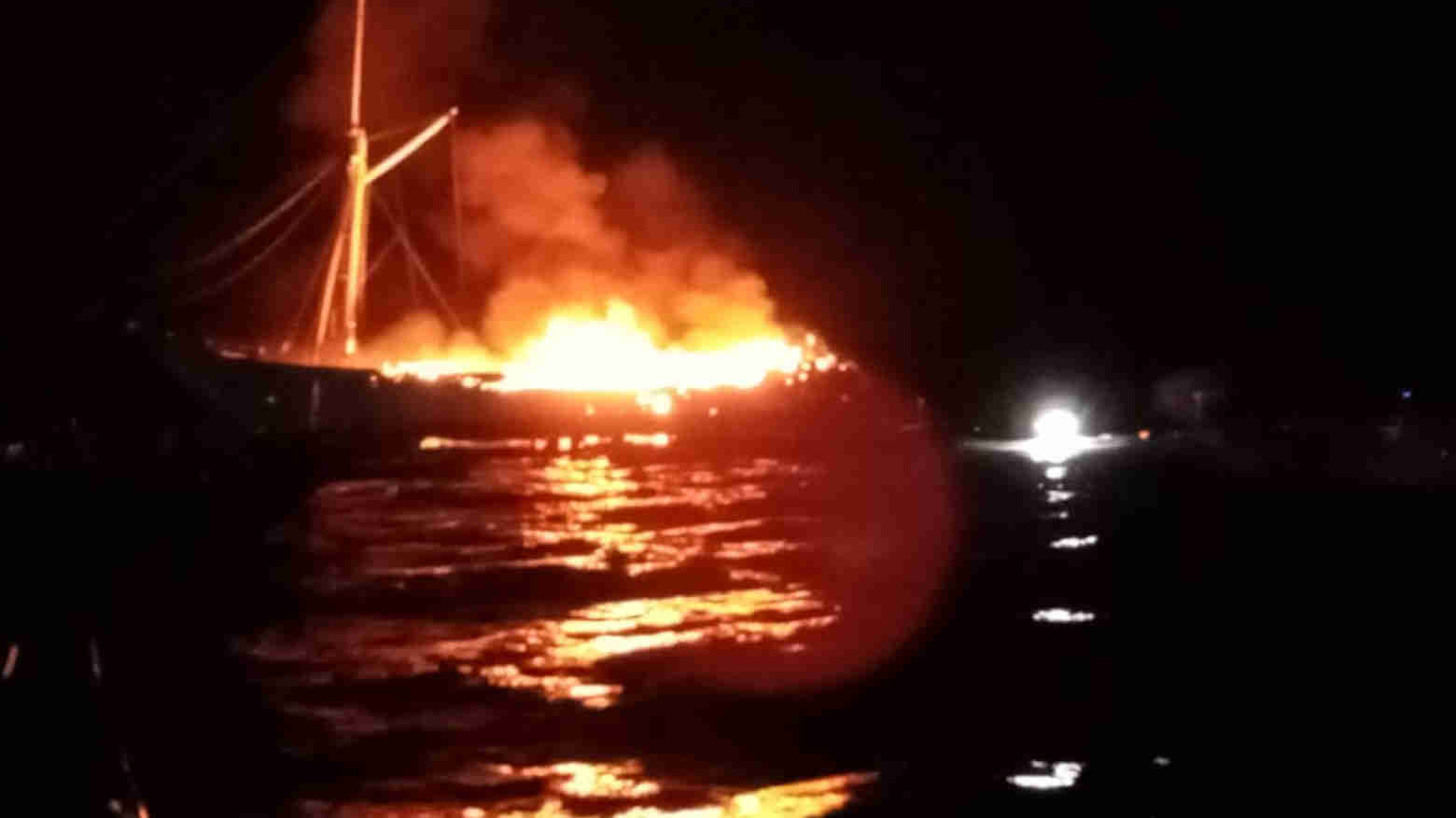 Kapal Terbakar di Perairan Towea Berlayar dari Wanci