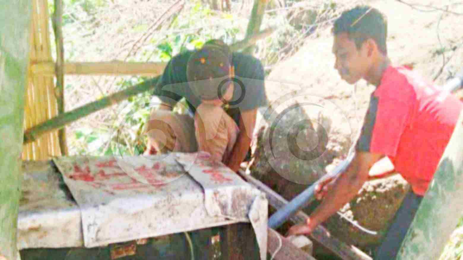 Nasib Tak Ada Listrik, Dua Remaja di Elar Rakit Velg Roda Jadi Kincir Penggerak Arus