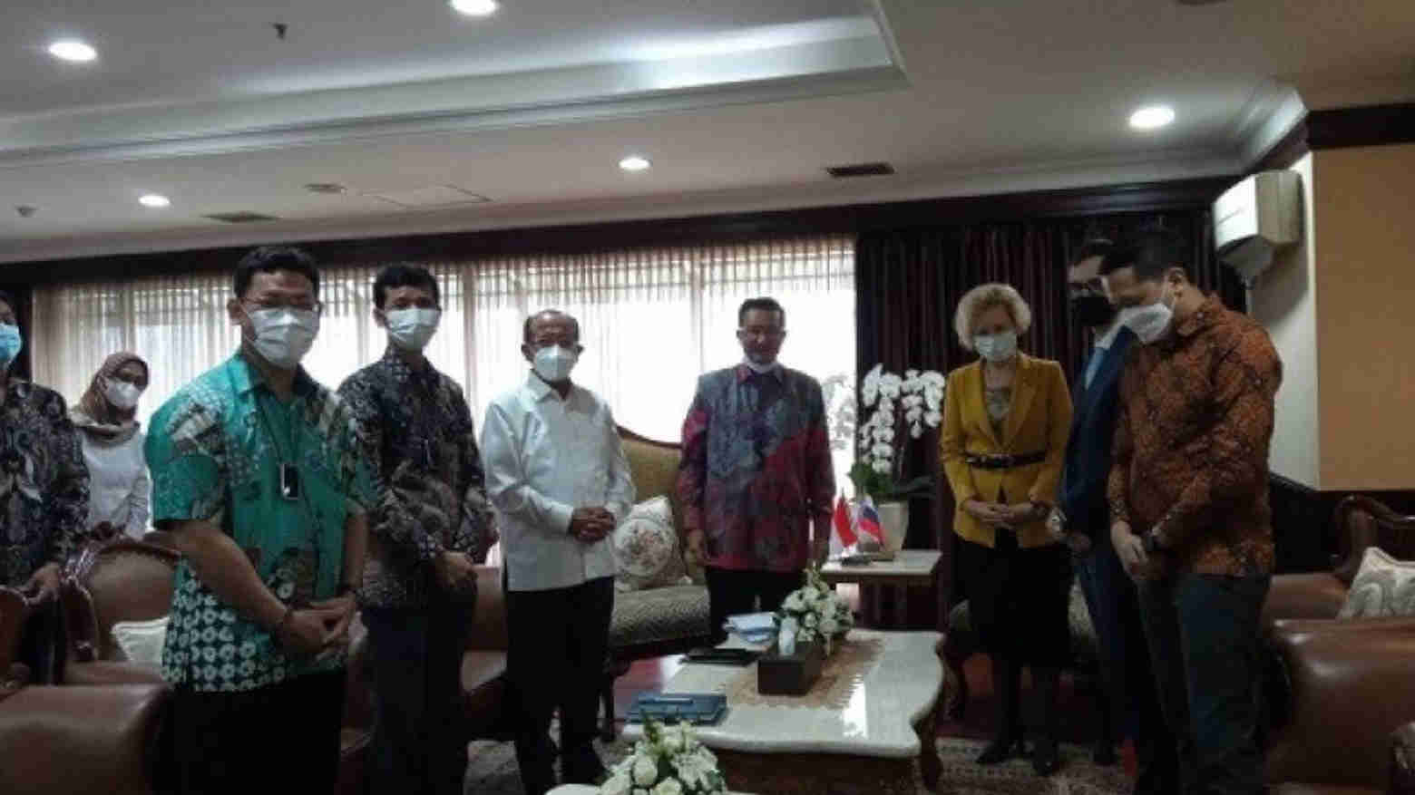 Stok Vaksin Kurang, Pimpinan MPR Bertemu Dubes Rusia