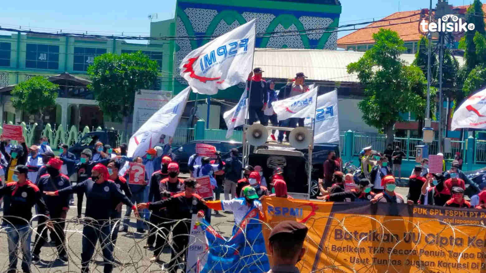 Tolak Omnibus Law, Buruh di Jatim Minta Perda Jaminan Pesangon